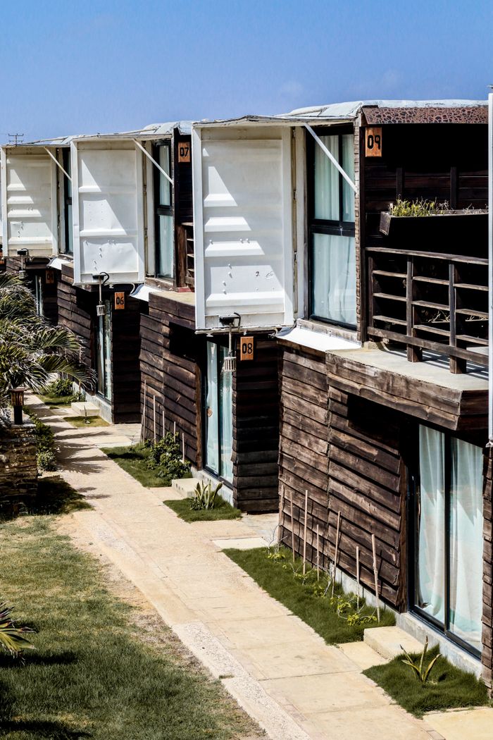 Explore stylish wooden bungalows in sunny Adicora, Venezuela, perfect for vacation stays.